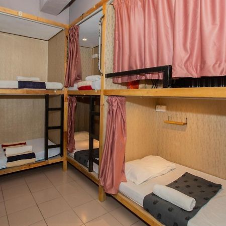 Escape Backpackers Kk Hostel Kota Kinabalu Exterior photo
