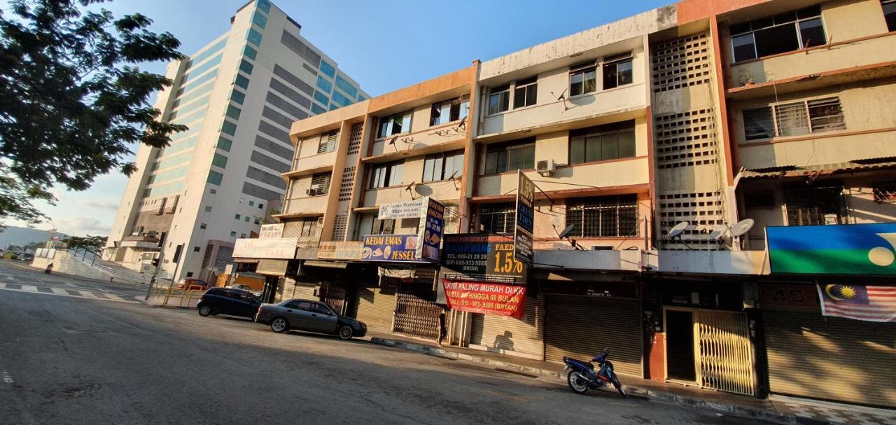 Escape Backpackers Kk Hostel Kota Kinabalu Exterior photo