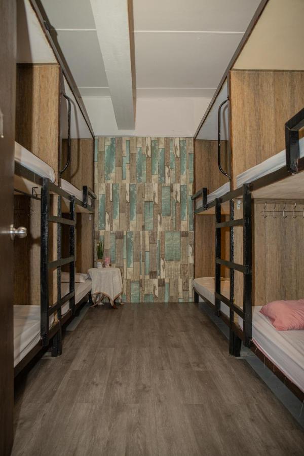 Escape Backpackers Kk Hostel Kota Kinabalu Exterior photo