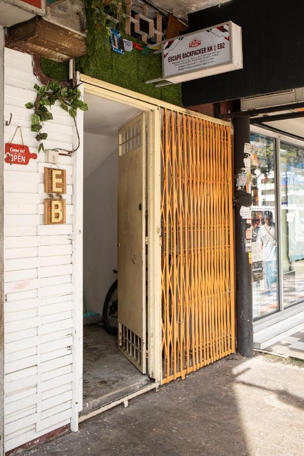 Escape Backpackers Kk Hostel Kota Kinabalu Exterior photo