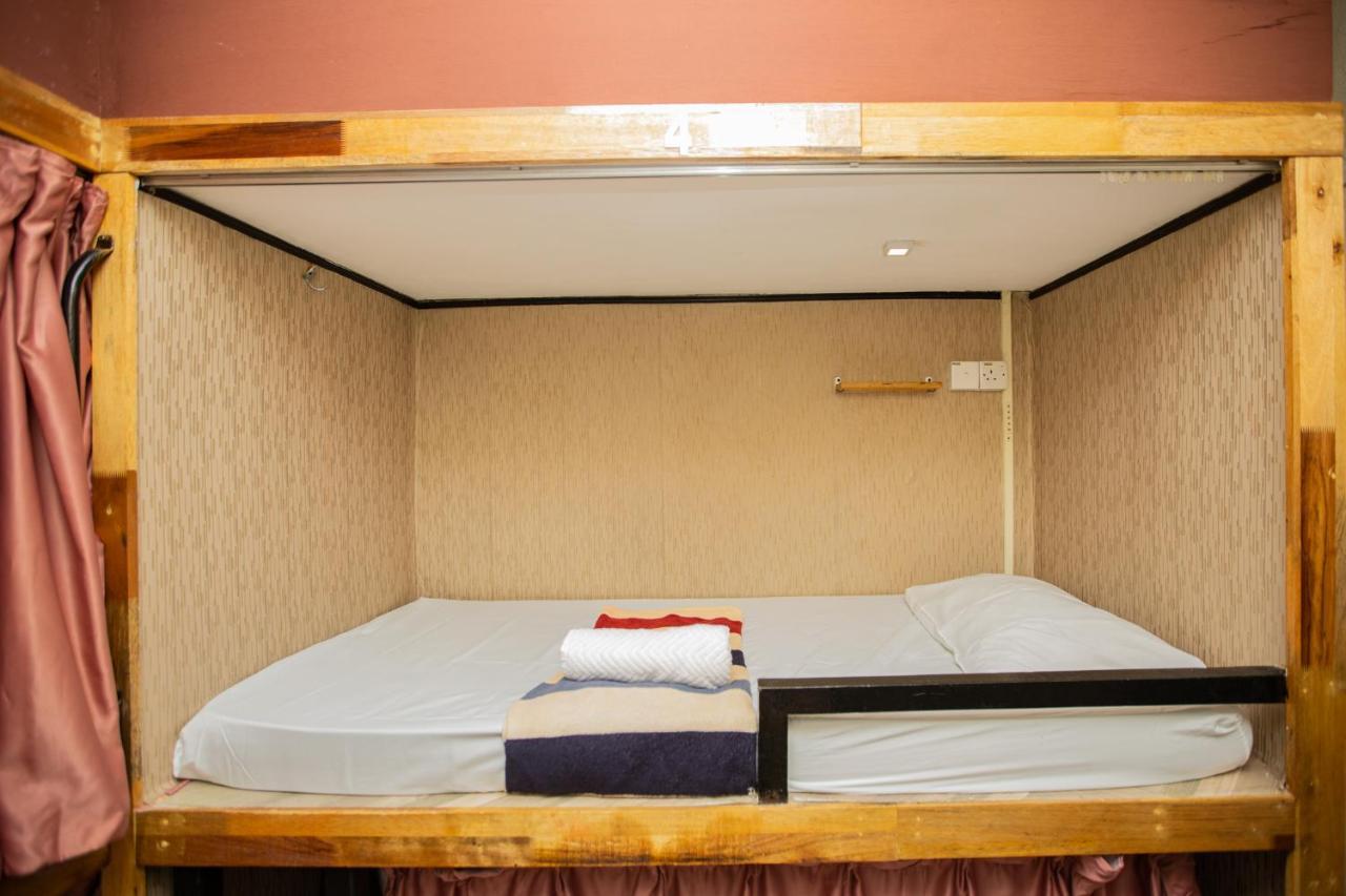 Escape Backpackers Kk Hostel Kota Kinabalu Exterior photo