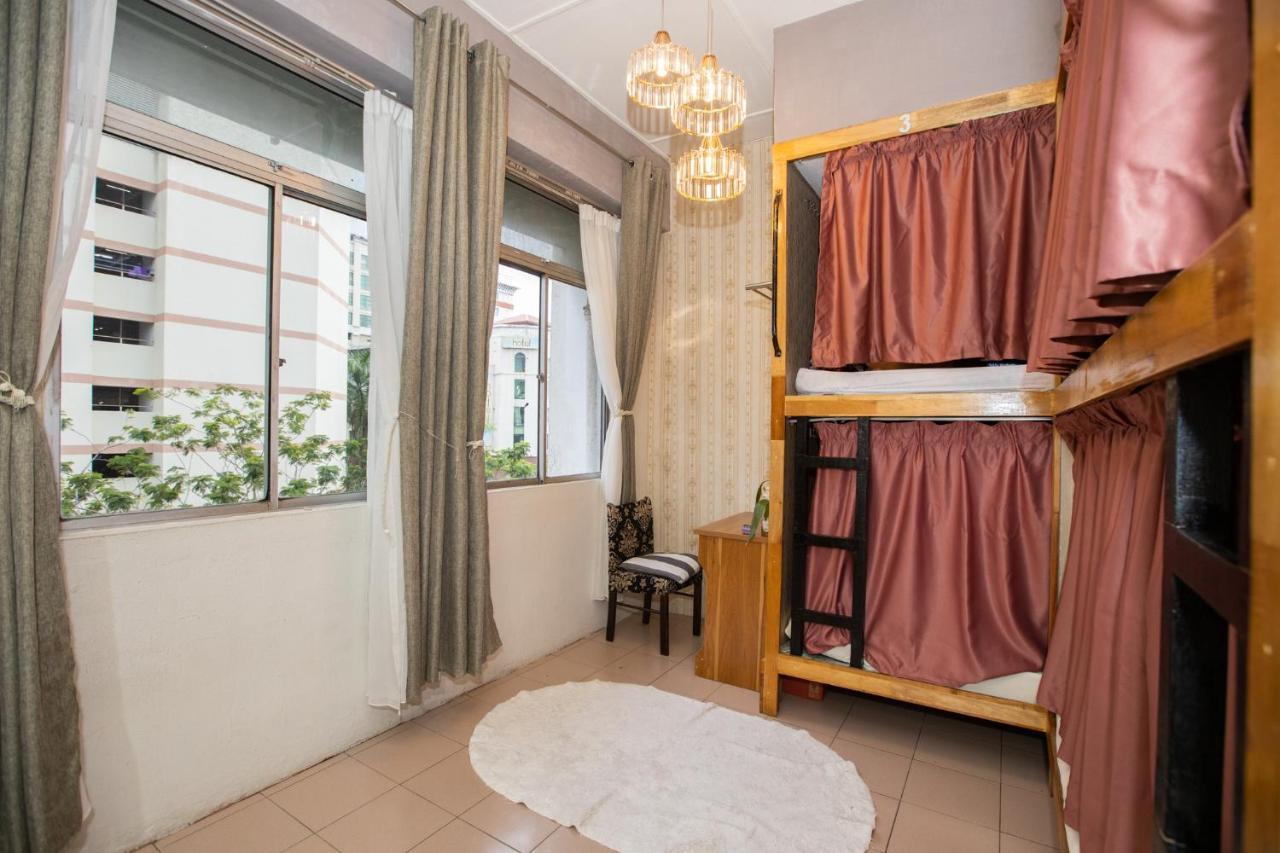 Escape Backpackers Kk Hostel Kota Kinabalu Exterior photo